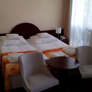 Pokój z łóżkiem king-size
